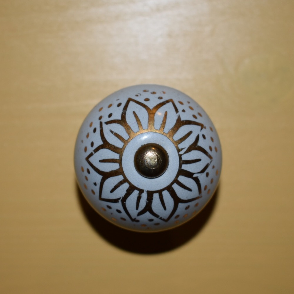 Ceramic Drawer Knobs Pulls: Set of six (6)